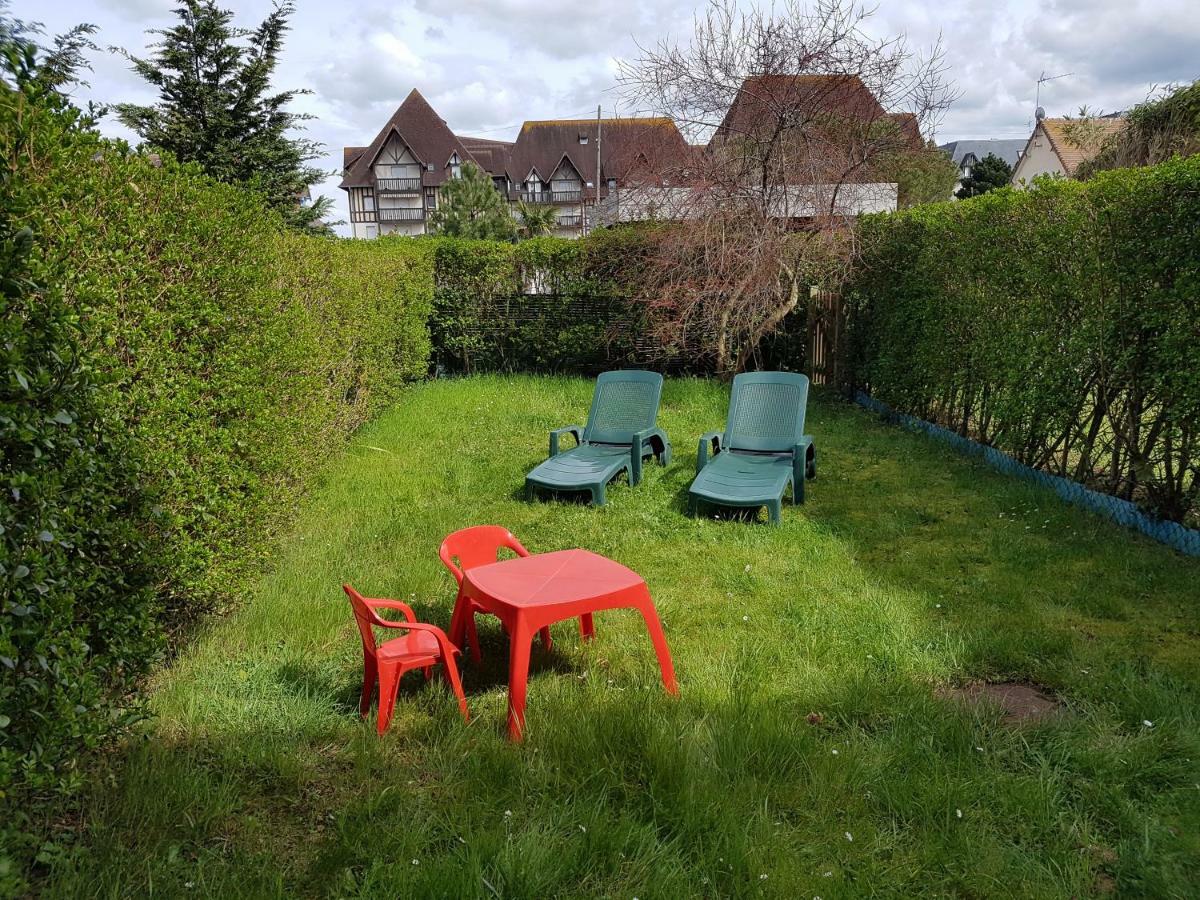 Appartement 2 Pieces Rez-De-Jardin A 2 Pas De La Plage Et De La Thalasso Cabourg Kültér fotó